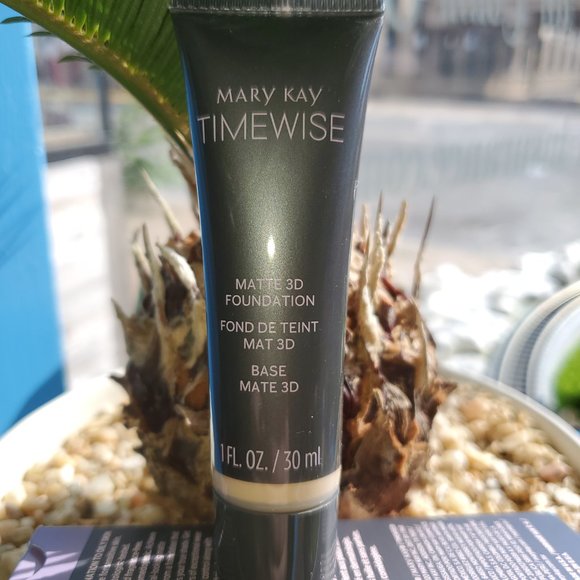 Beige N 150 Matte 3D Foundation - Combo to Oily Skin - Timewise Mary Kay - Picture 4 of 4